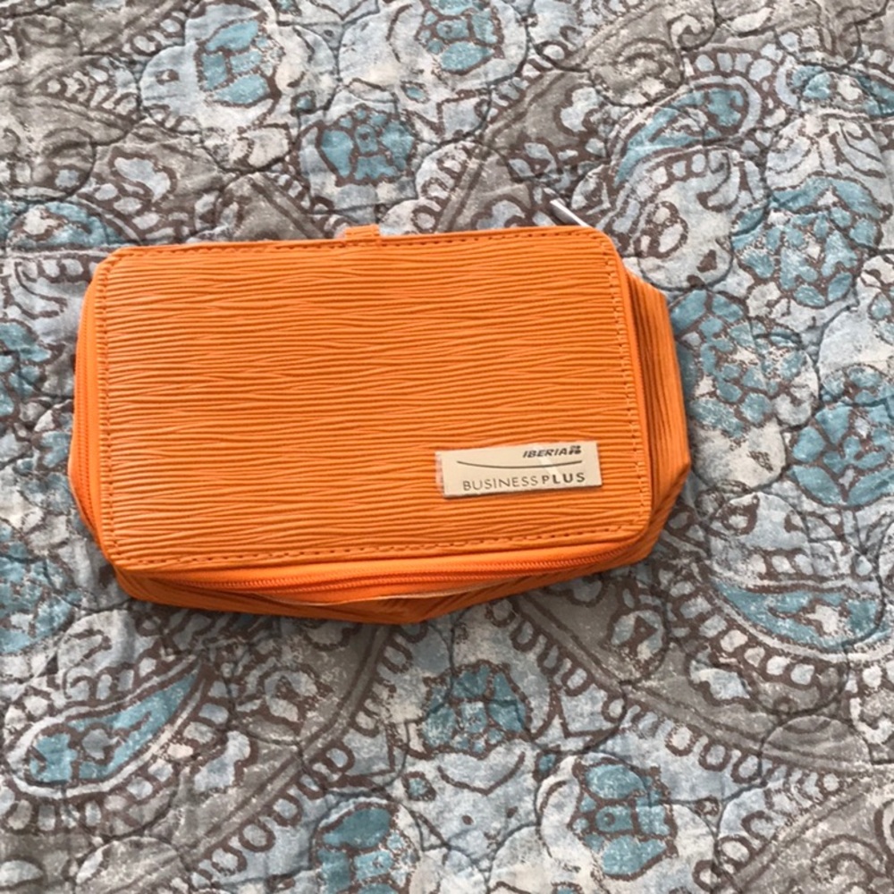 IBERIA BUSINESS PLUS Cosmetic Bag